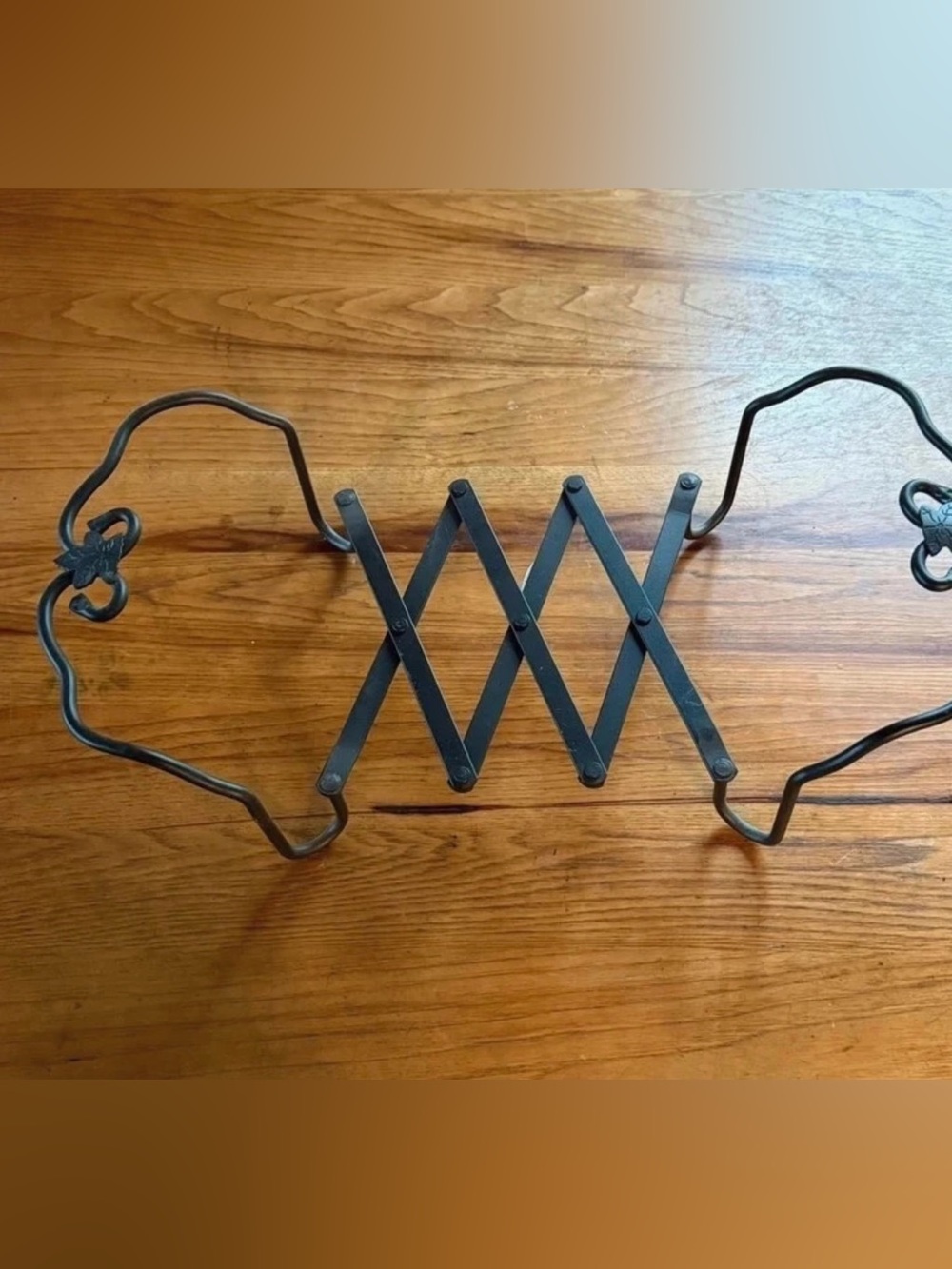 Longaberger Pottery Expanding Accordion Metal
Casserole Stand Trivet
